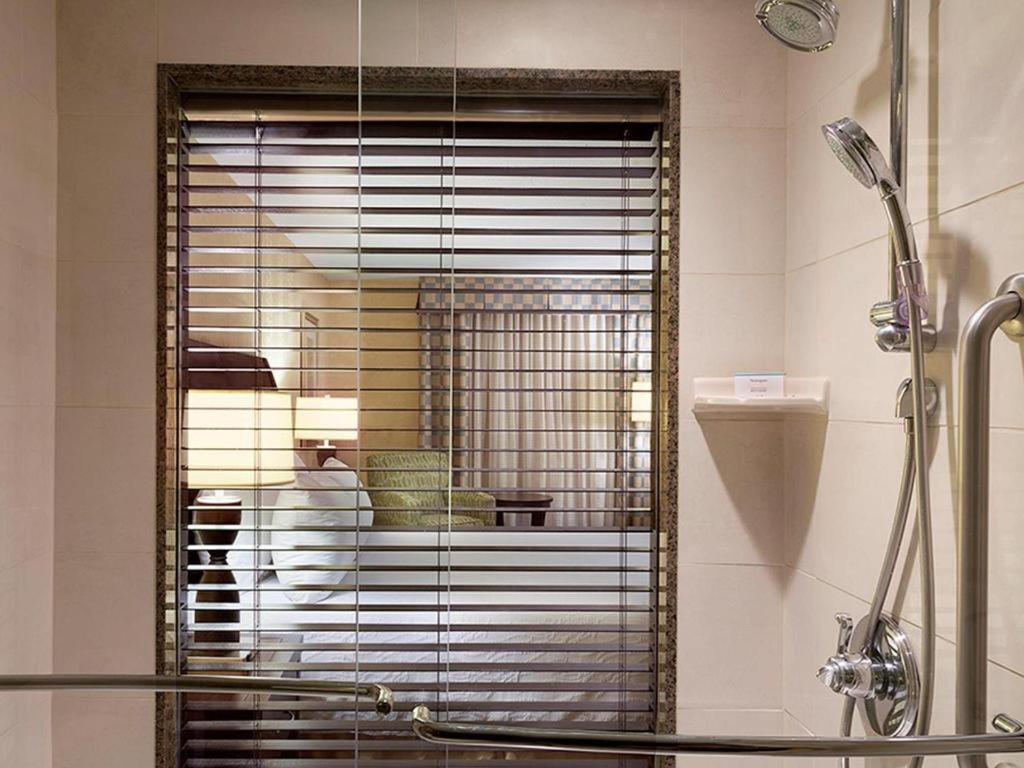 Revery Toronto Downtown, Curio Collection By Hilton Buitenkant foto