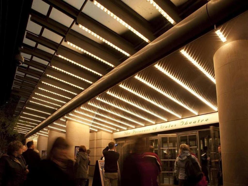 Revery Toronto Downtown, Curio Collection By Hilton Buitenkant foto
